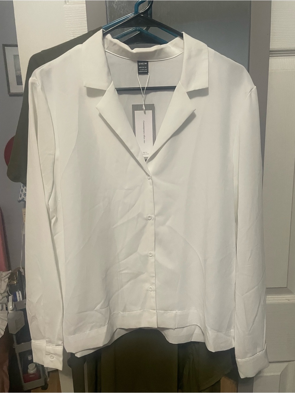 SHEIN White Notch-Collar Button-Down Blouse